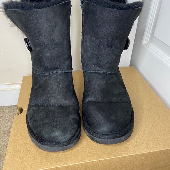 UGGS Women Bailey Button II Boot - Picture 6 of 7